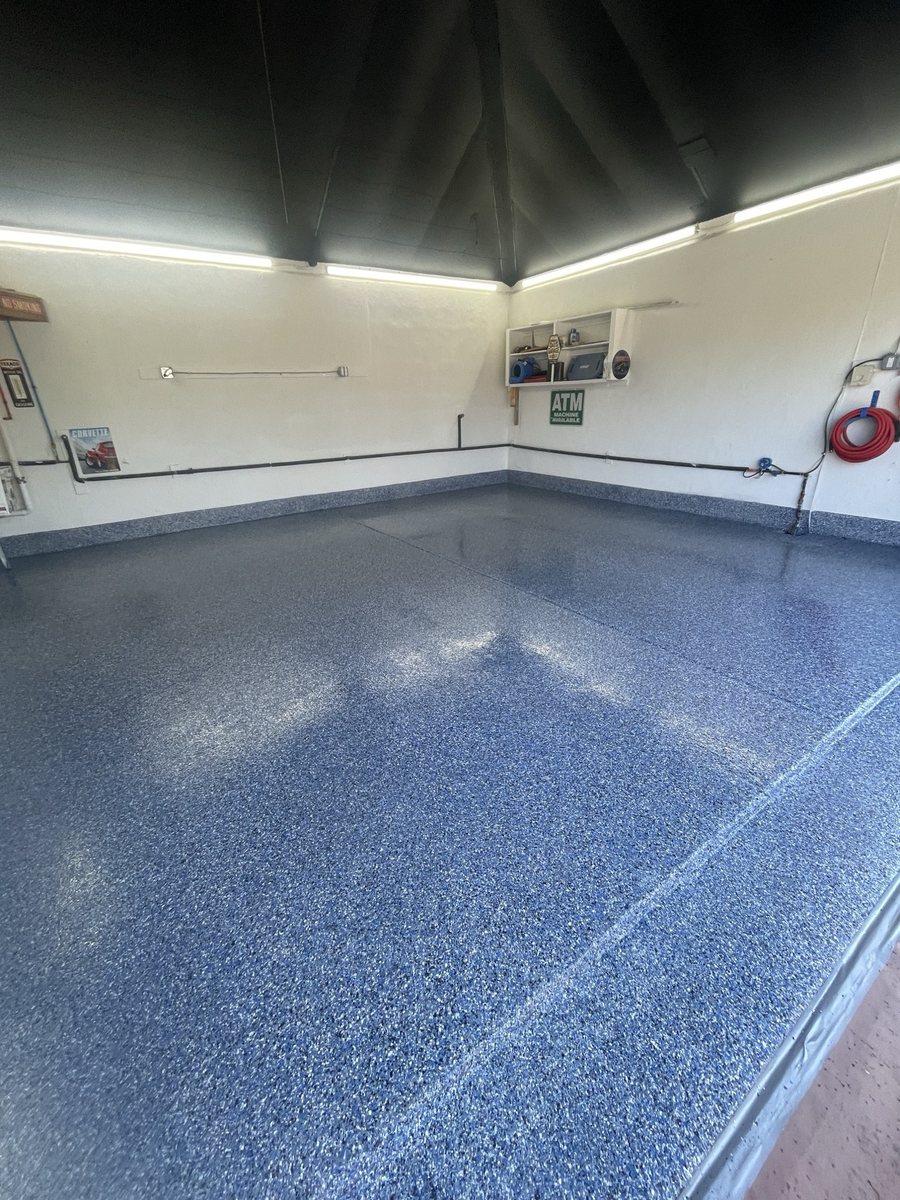 Flake system floor by Deon Epoxy